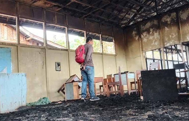Kondisi ruang kelas SMP Karya yang terletak di Jalan Sakan V Kota Palangka Raya pasca terbakar, Kamis (27/11/19)
