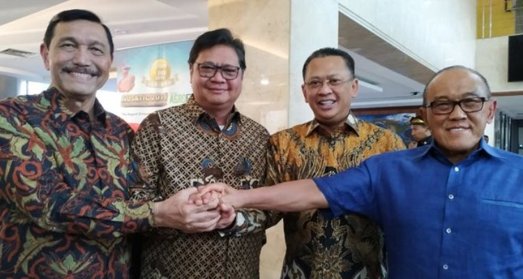 Bambang Soesatyo (dua dari kanan) dalam jumpa pers di Jakarta, Selasa (3/12/2019). (foto: net)