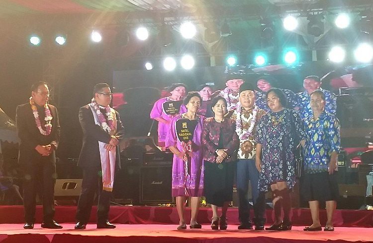 Gubernur Kalteng Sugianto Sabran saat menghadiri perayaan Natal Nasional GKE di Palangka Raya, Senin (2/12/2019)