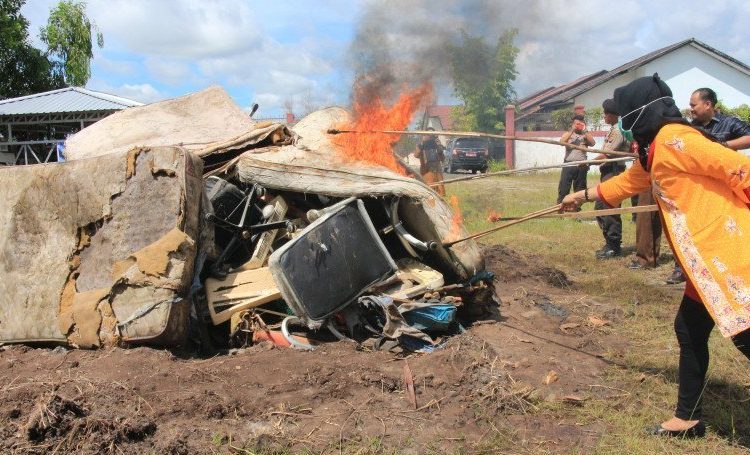 Pemusnahan aset Sekretariat DPRD Kota Palangka Raya, Kamis (19/12/2019)