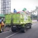 Petugas kebersihan Dinas Lingkungan Hidup Kabupaten Kobar, berhasil menyapu bersih sampah sisa pergantian tahun di taman segi tiga Bundaran Pancasila, Rabu (1/1/2020)