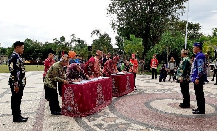 Penandatanganan sertijab pejabat tinggi pratama di lingkup Pemprov Kalteng, Palangka Raya, Kamis, (2/1/2020)