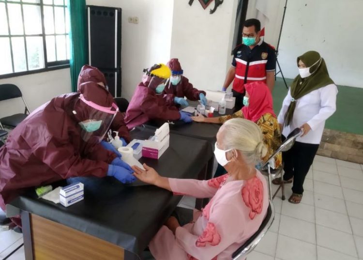 Pemeriksaan rapid test massal di Panti Werdha dan Panti Sosial Bina Laras Pambelum