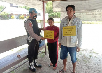 Warga Kecamatan Banama Tingang mendapat sanksi sosial dalam Ops Yustisi yang digelar Polsek Banama Tingang, Kabupaten Pulang Pisau, Selasa (3/10/2020).