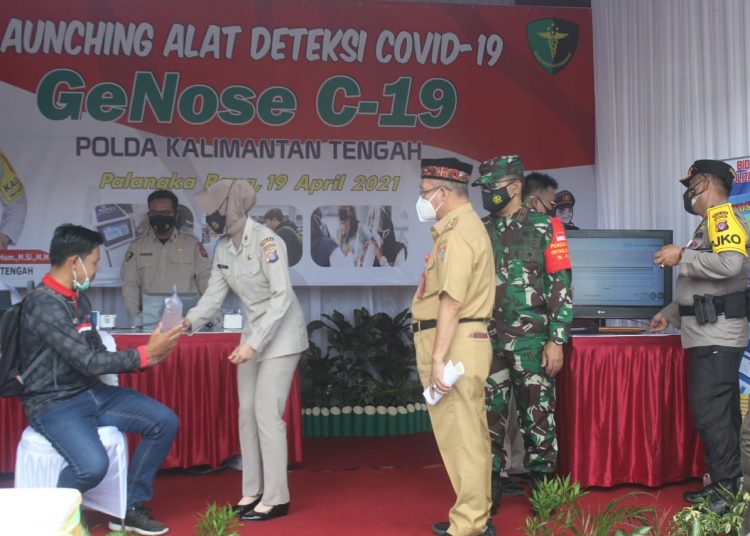 Asisten Perekonomian dan Pembangunan Setda Kalteng H. Nurul Edy saat menghadiri Launching GeNose C19