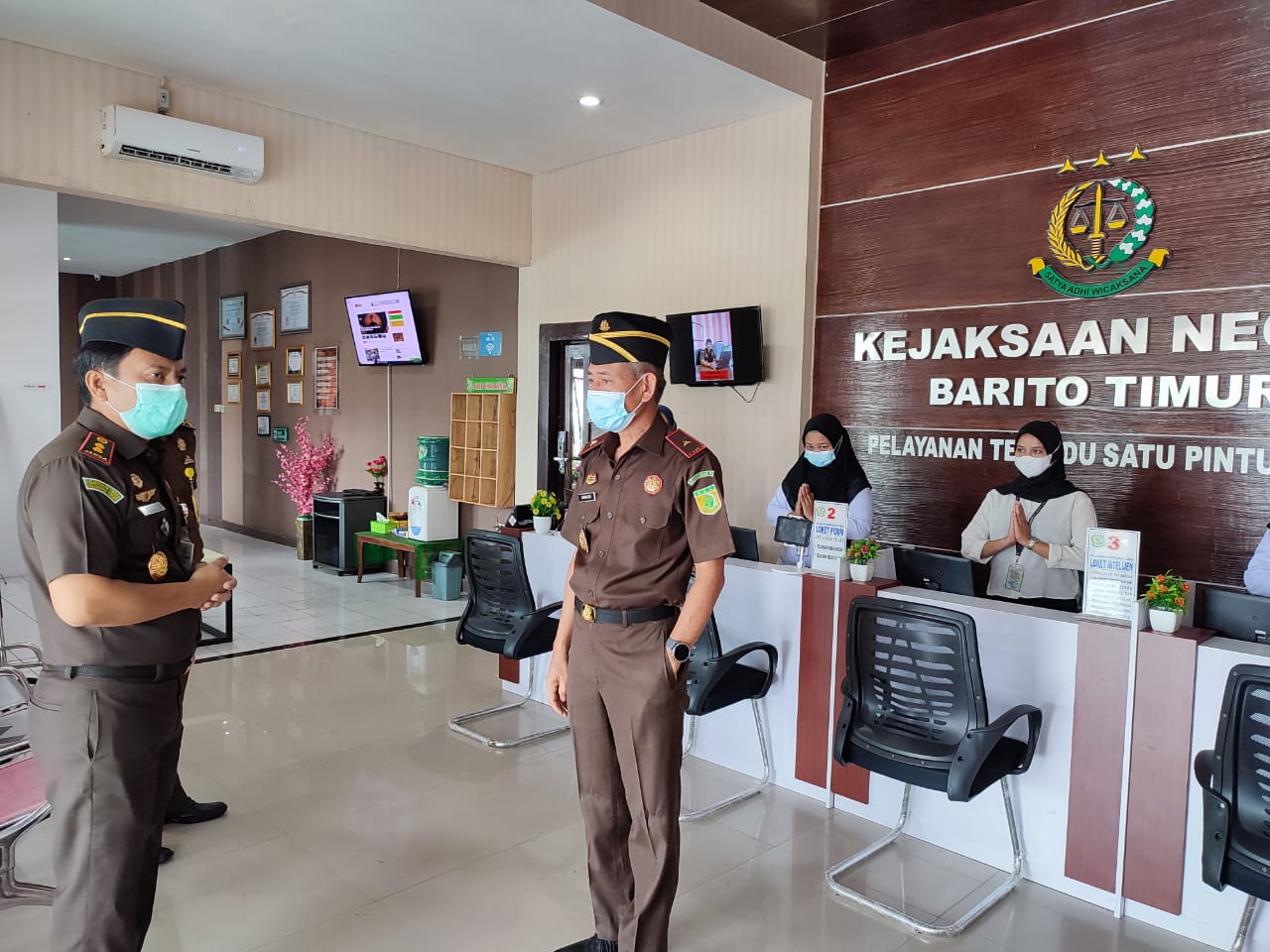 Wakil Kepala Kejaksaan Tinggi Kalimantan Tengah, Marang saat melakukan Inspeksi Mendadak di Kantor Kejari Bartim di Tamiang Layang , Senin (17/5/2021)