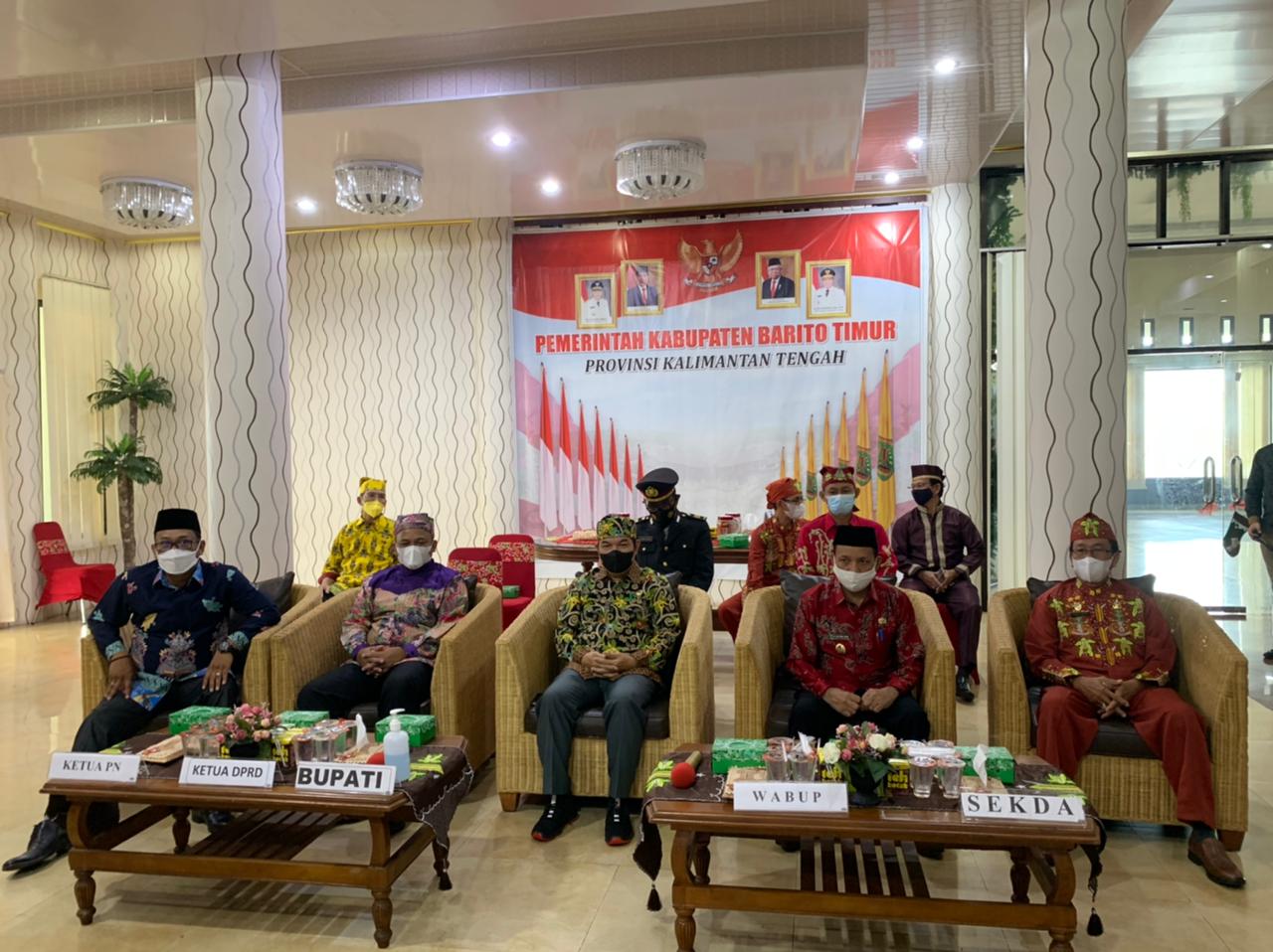 Pemerintah Kabupaten Barito Timur Provinsi Kalimantan Tengah saat mengikuti Upacara Peringatan Hari Lahir Pancasila secara virtual, Selasa (1/6/2021) dari Aula Rumah Jabatan Bupati Barito Timur