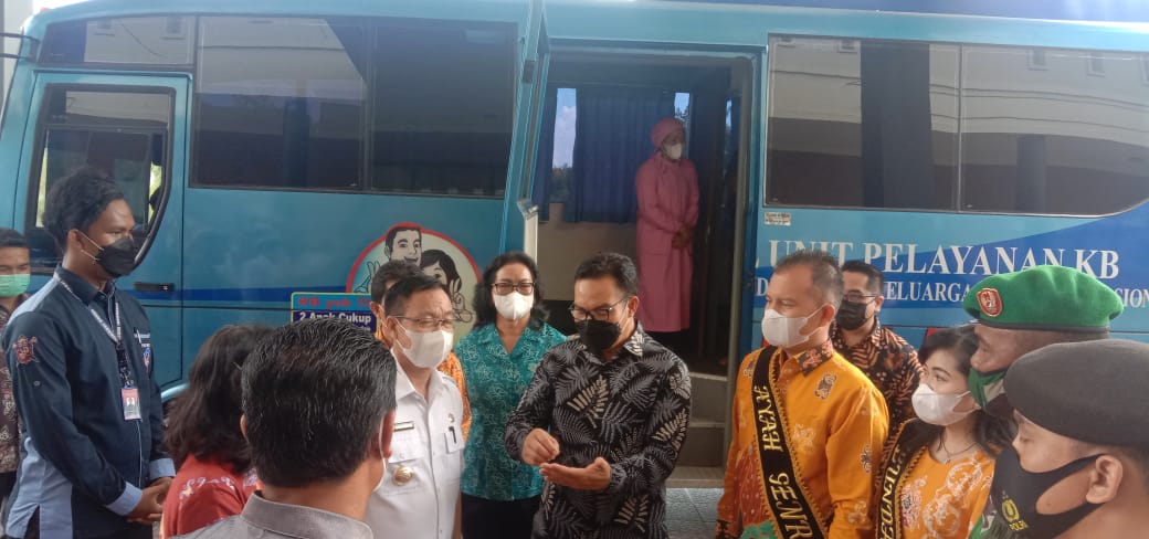 Bupati Katingan Sakariyas, SE saat menyambut kunker kepala BKKBN RI, dr. Hasto Wardoyo, Sp.OG ke Kabupaten Katingan, Rabu pagi (2/6/2021) tadi, di gedung serbaguna Salawah