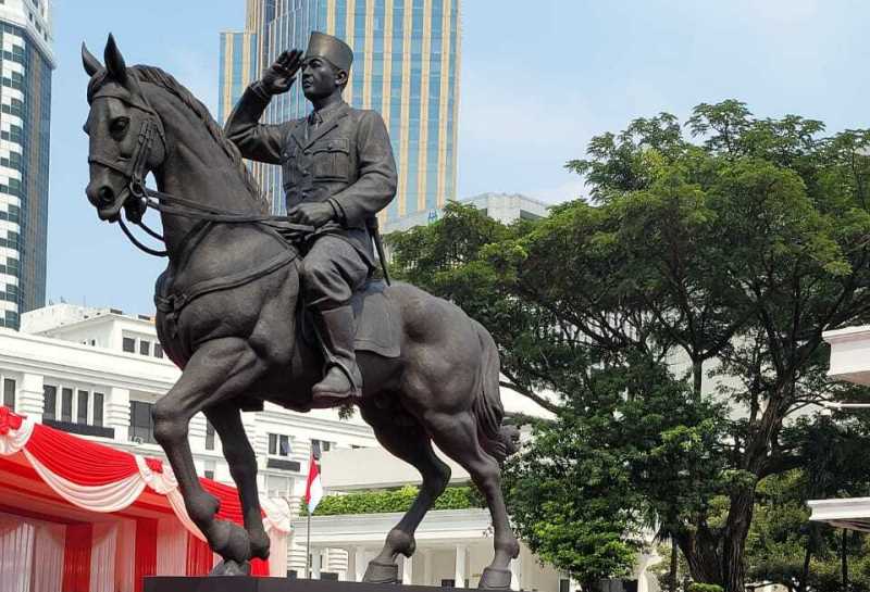 Prabowo Bangun Patung Soekarno Naik Kuda