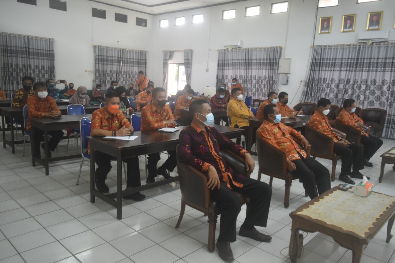 Rapat Sinkronisasi Indikator Makro Daerah Kabupaten Gunung Mas Tahun 2021 di Aula Bappedalitbang