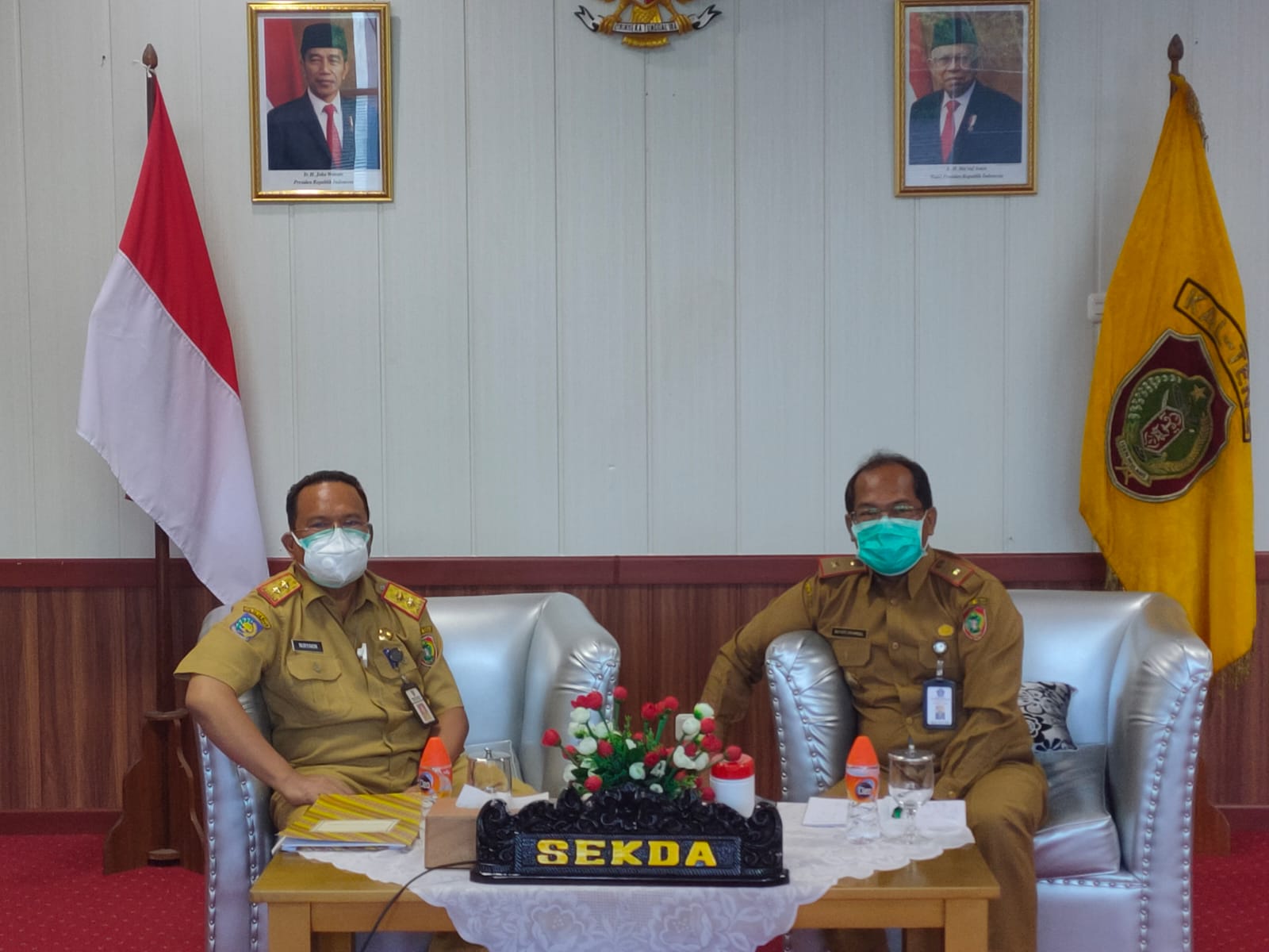 Pj. Sekretaris Daerah Provinsi Kalteng H. Nuryakin saat menghadiri secara virtual Rapat Monitoring Pasokan Oksigen