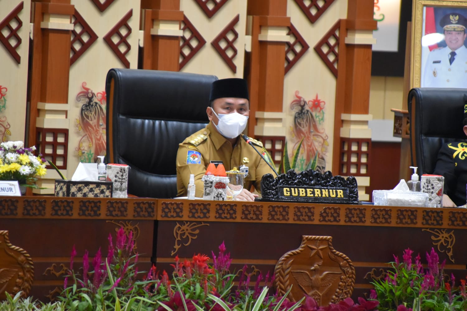 Gubernur Kalteng H. Sugianto Sabran saat pimpin Rapat Koordinasi antara Pemprov Kalteng, Pemerintah Kabupaten/Kota, Tokoh Masyarakat, Tokoh Agama dan Tokoh Adat se-Kalteng