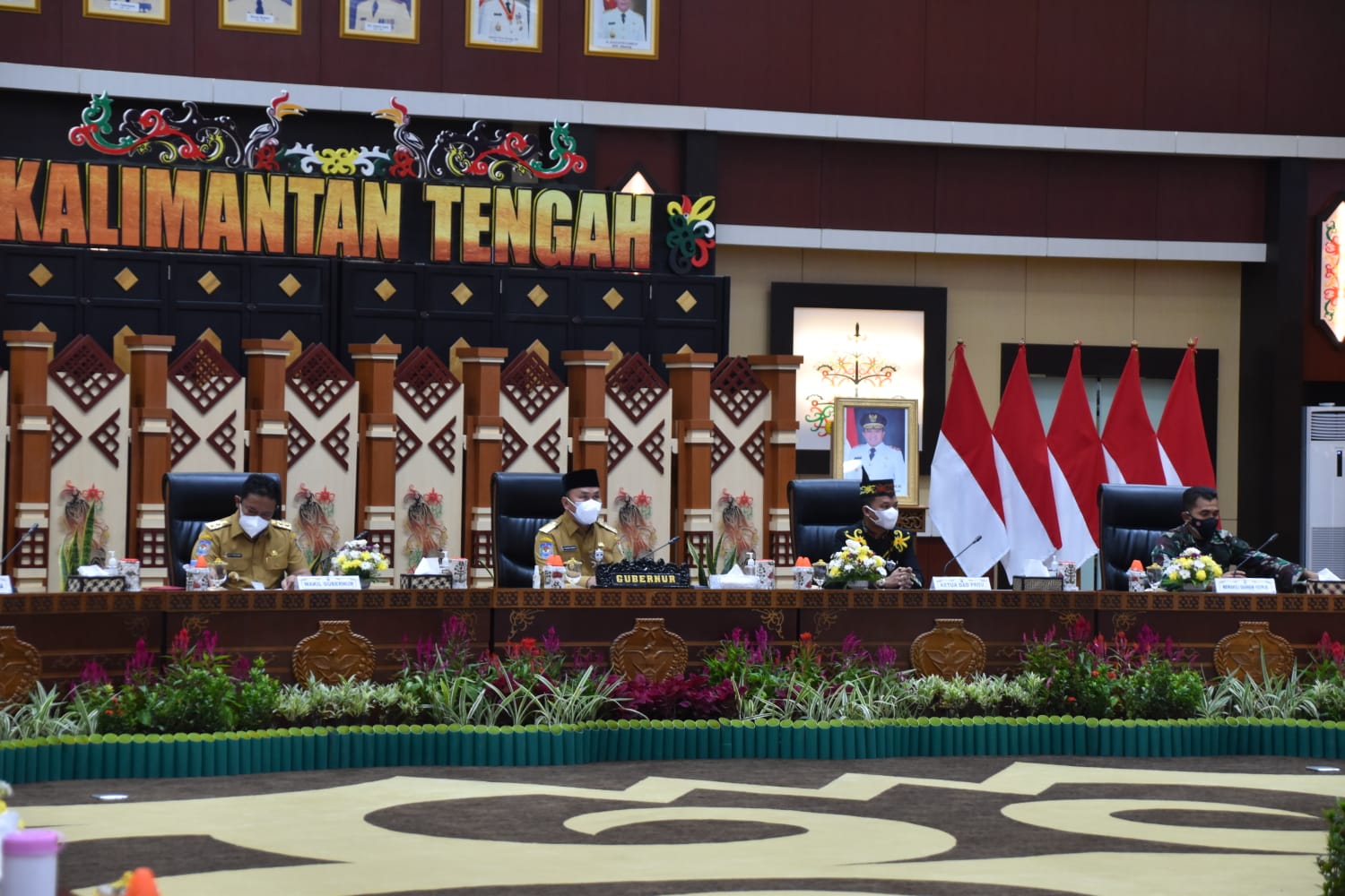 Gubernur Kalteng H. Sugianto Sabran saat menyampaikan sambutannya dalam Rapat Koordinasi antara Pemprov Kalteng, Pemerintah Kabupaten/Kota, Tokoh Masyarakat, Tokoh Agama dan Tokoh Adat serta Pimpinan Perguruan Tinggi se-Kalteng secara virtual dalam rangka peran serta penanganan Covid-19 di Provinsi Kalteng, bertempat di Aula Jayang Tingang, Kantor Gubernur Kalteng, Senin (26/7/2021)