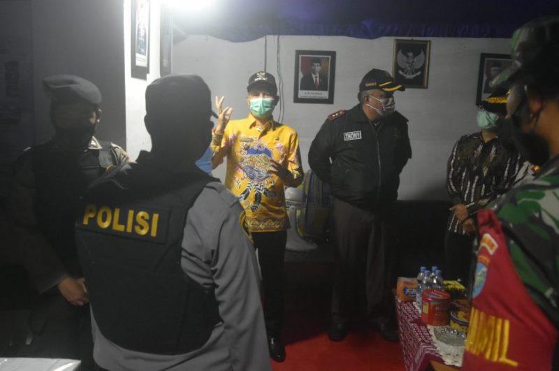 Bupati Gunung Mas Tinjau Posko Penyekatan Larangan Mudik