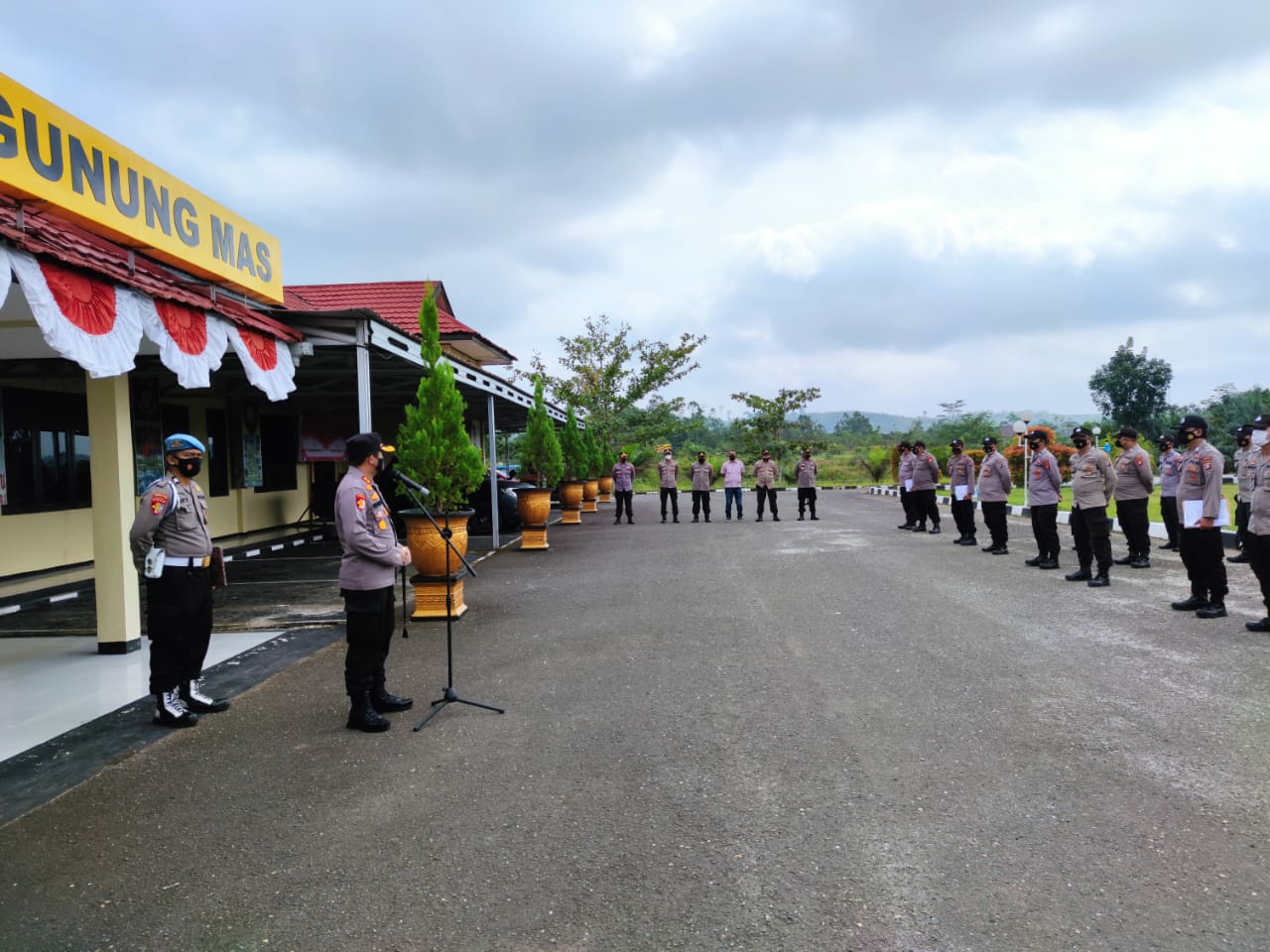 Polres Gumas saat melaksanakan apel siaga Kamtibmas dalam rangka menjaga serta memelihara keamanan ketertiban masyarakat (Harkamtibmas) di Kabupaten Gumas, Kalteng, Sabtu (24/7/2021)