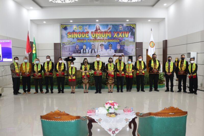 Pembukaan Sidang Sinode Umum Gereja Kalimantan Evangelis (GKE) ke XXIV di Aula Hambit Bintih Gedung Christian Center Kalawa, Selasa (6/7/2021) malam