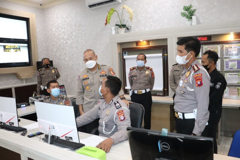 Dirlantas Kombes Pol Rifki saat pengecekan di ruang Command Center