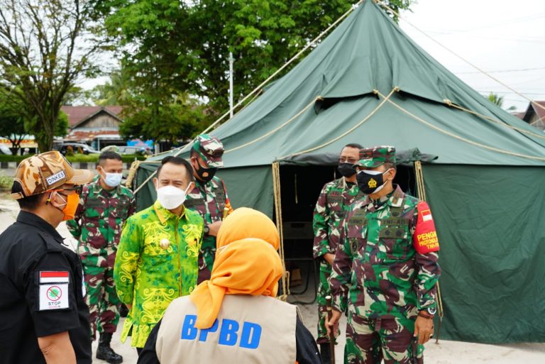 Wali Kota Palangka Raya Fairid Naparin saat melakukan peninjauan, Jumat (16/7/2021) kemarin