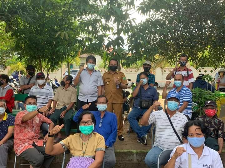 Wakil Bupati Barito Timur, Provinsi Kalimantan Tengah Habib Said Abdul Saleh saat bersama masyarakat sembari mengingatkan untuk terus taat menjalani Prokes