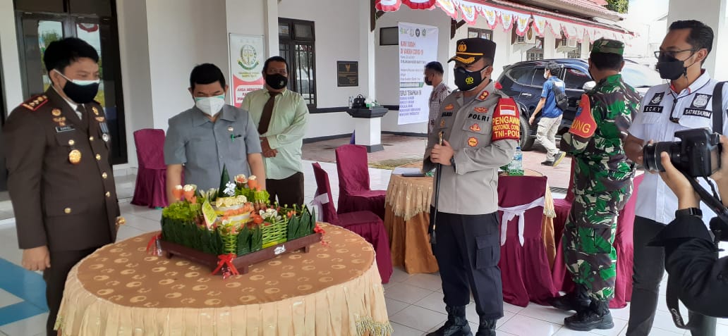 Bupati Barito Timur Ampera AY Mebas saat menghadiri kegiatan Hari Bhakti Adhyaksa (HBA) ke-61 di Kantor Kejaksaan Negeri Barito Timur, Kamis (22/7/2021)