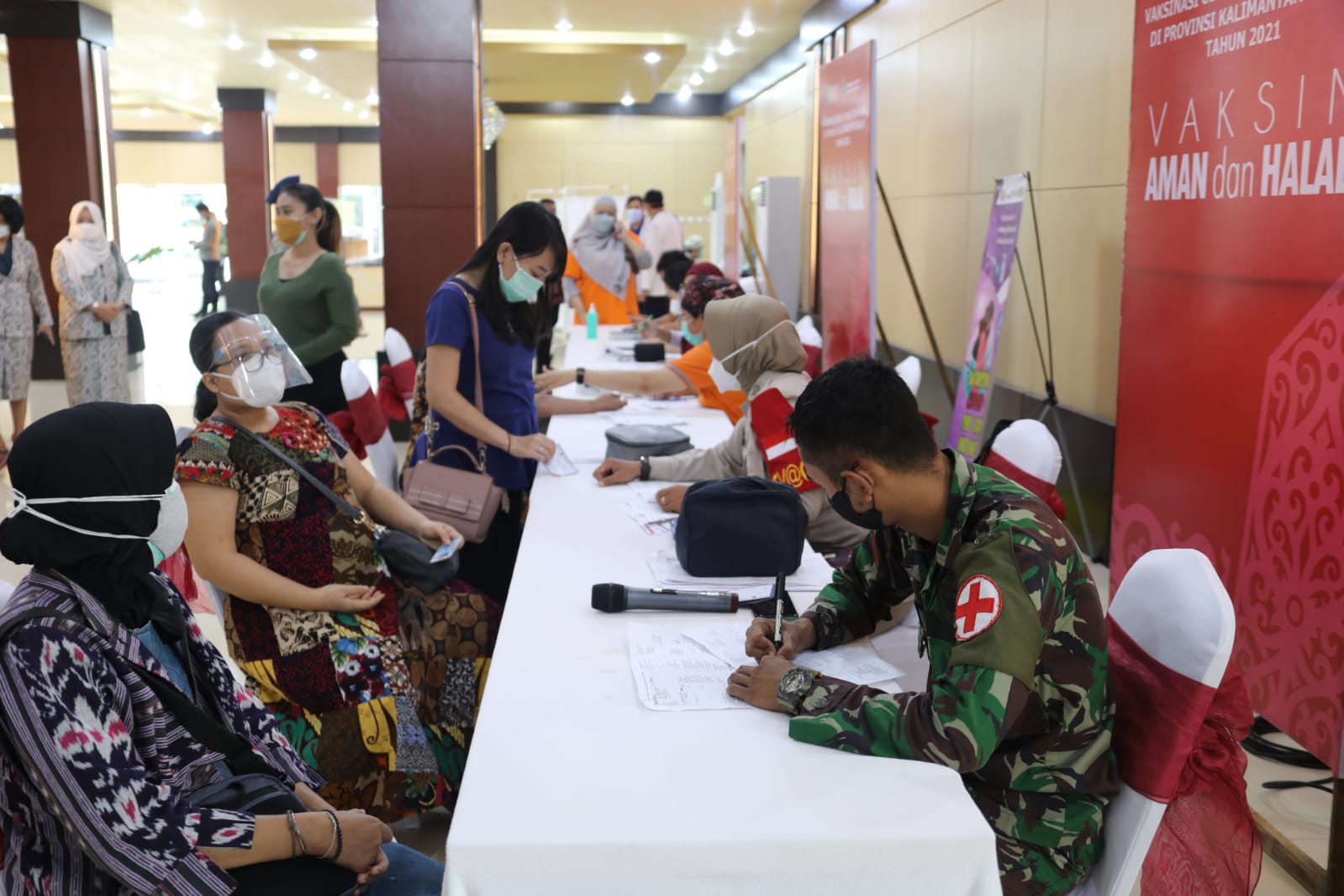 Suasana vaksinasi Covid-19 bagi ibu hamil di Kantor Gubernur Kalteng