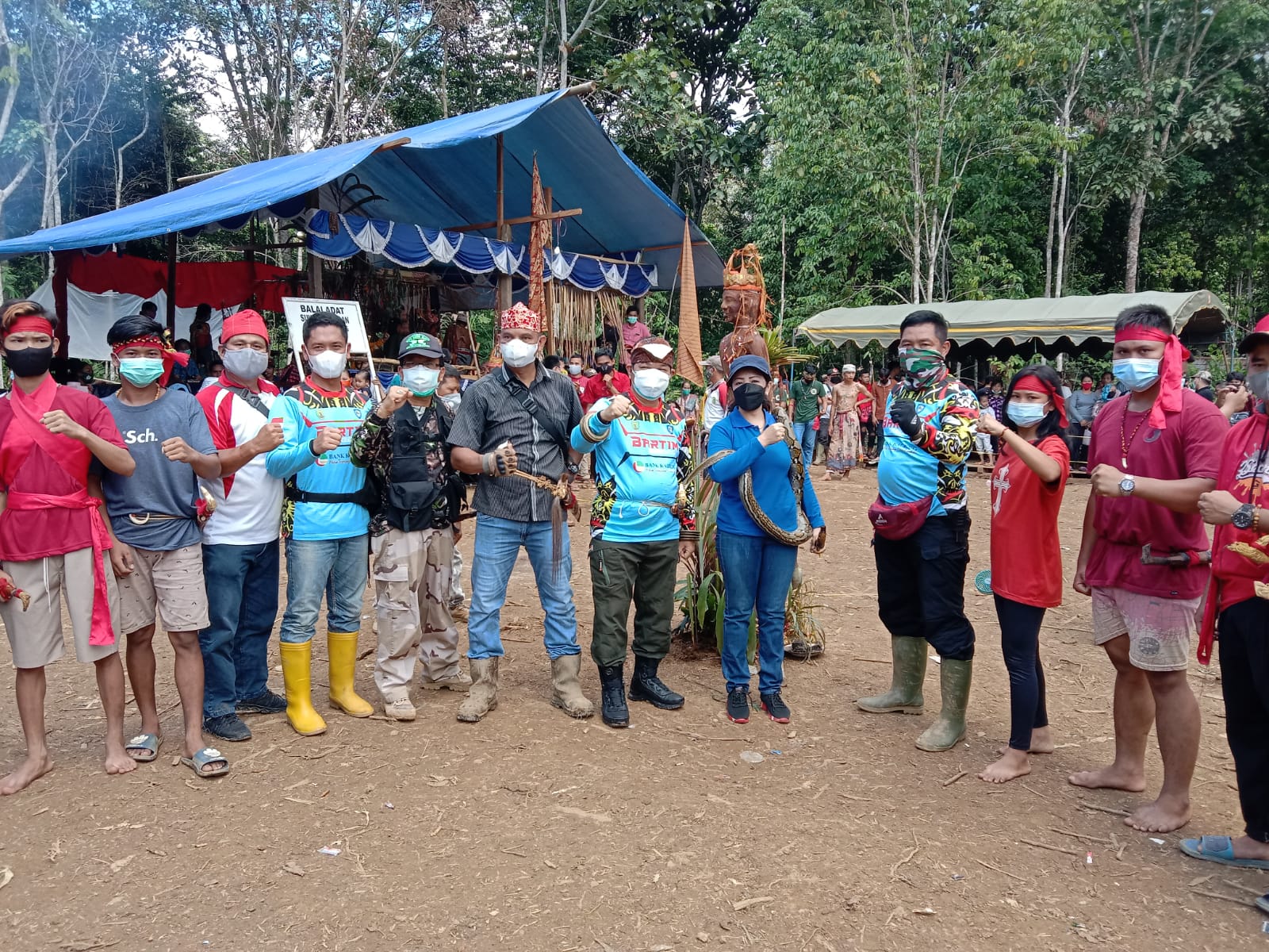 Bupati Barito Timur Ampera AY Mebas dalam acara peresmian tugu balai adat serta puncak upacara adat di Desa Dambung, Kecamatan Dusun Tengah, Sabtu (31/7/2021) kemarin