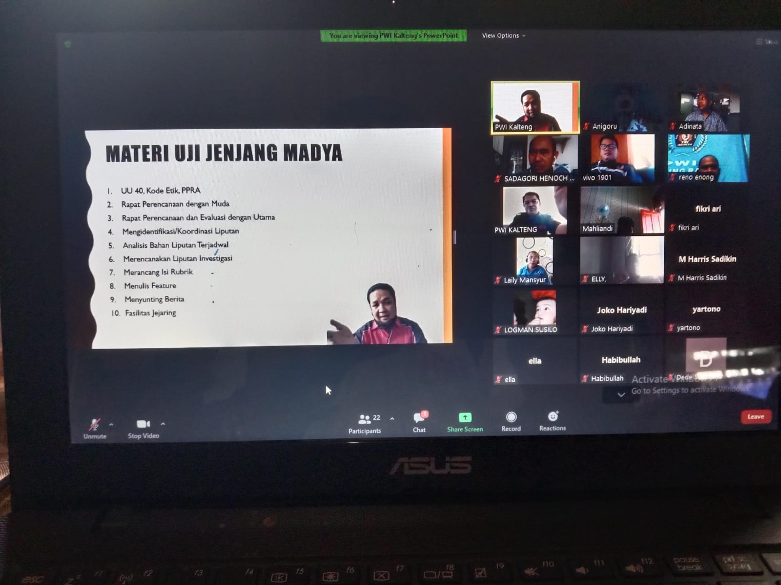 Diskusi dengan tajuk bincang santai Uji Kompetensi Wartawan Angkatan XIV PWI Kalimantan Tengah secara virtual via zoom cloud meeting, Senin (16/8/2021)