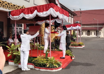 Upacara peringatan detik-detik Proklamasi Kemerdekaan Republik Indonesia yang ke-76 di lingkungan Pemerintah Kabupaten Barito Timur, Selasa (17/8/2021)