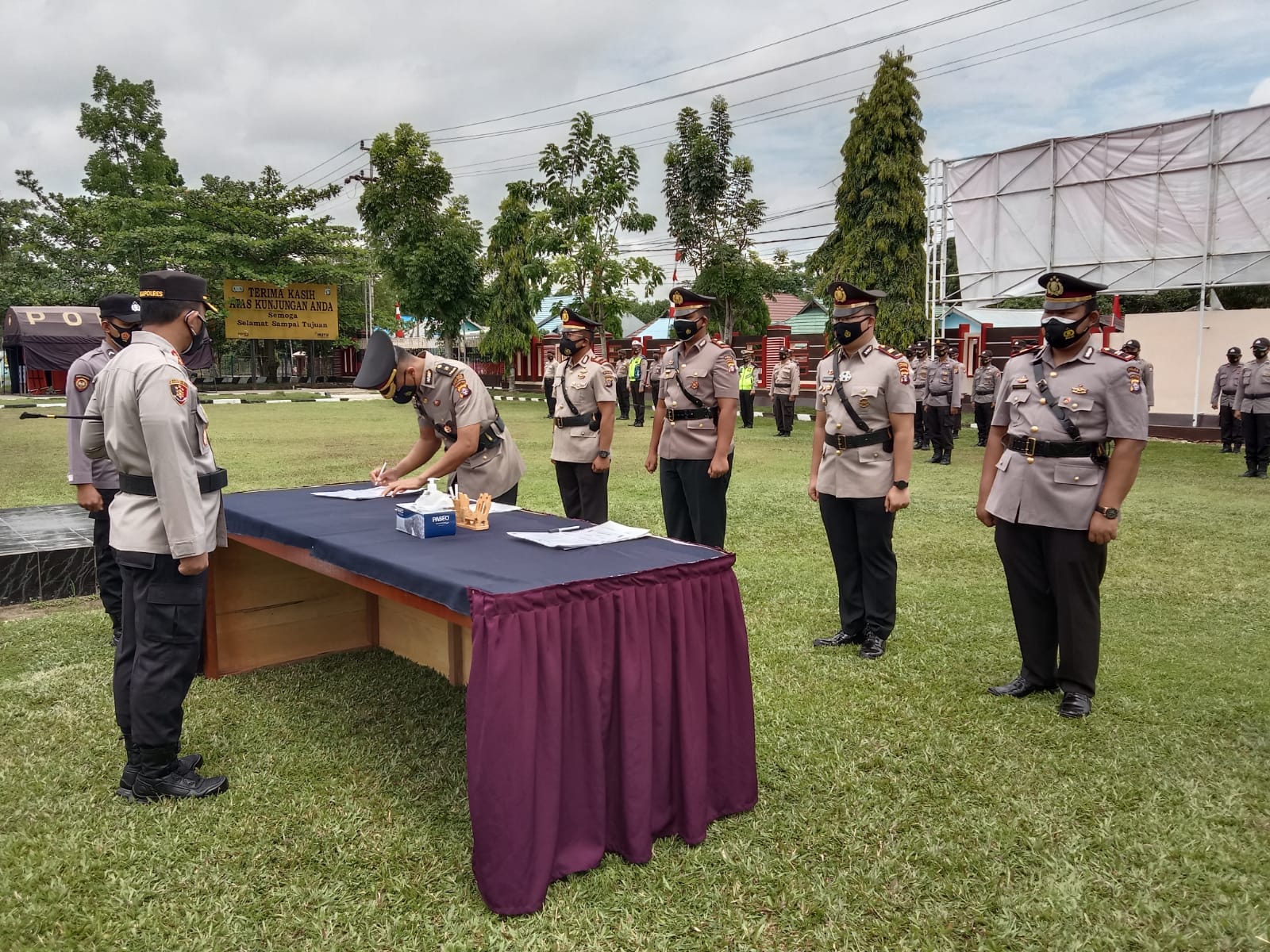 Serah terima jabatan (sertijab), Kabag Ops, Kasat Intelkam dan Kasat Reskoba di halaman Mapolres Barito Timur, Kamis (26/8/2021)