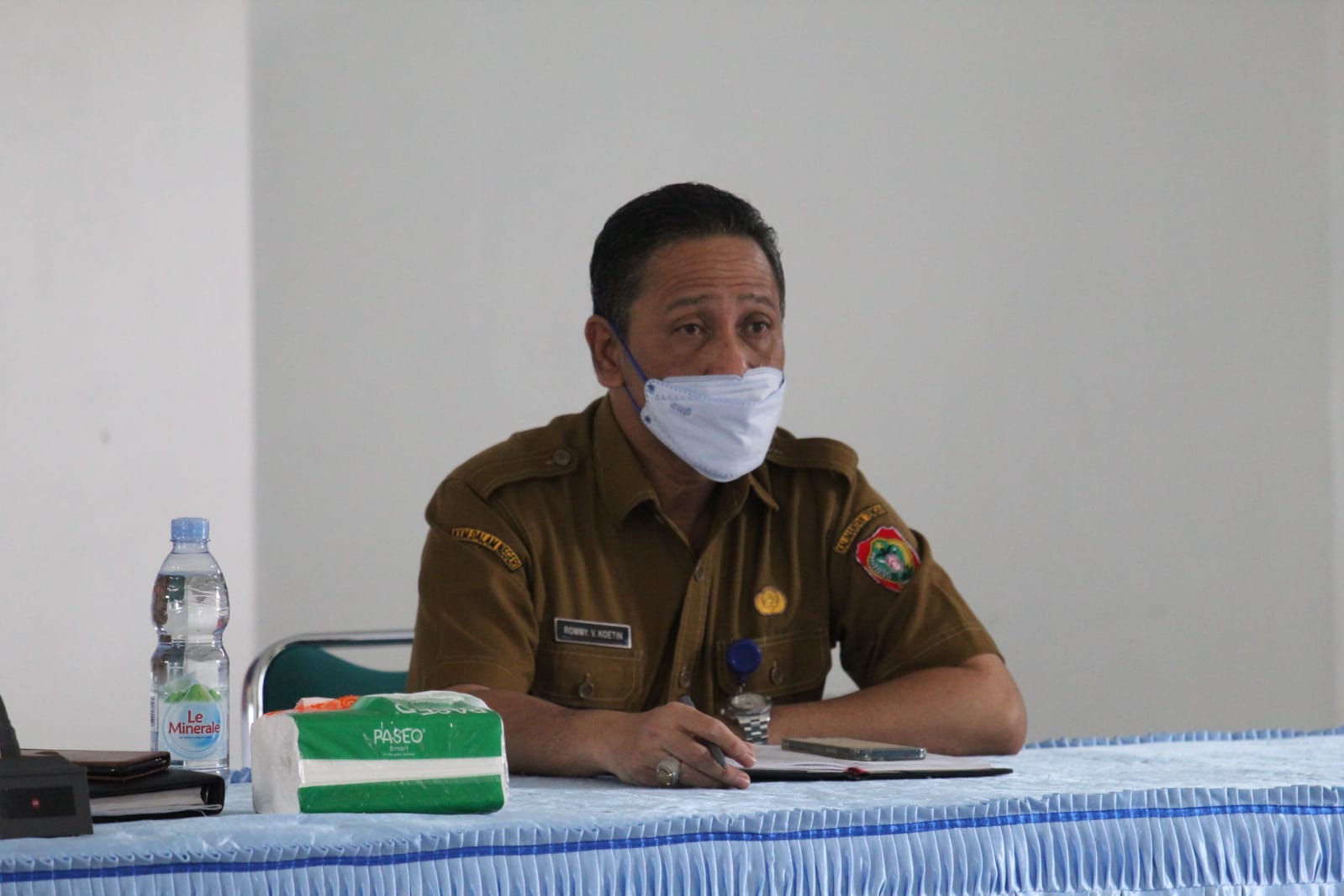 Plt. Sekretaris Dinas KominfoSantik Prov. Kalteng Rommy Valentino Koetin melakukan Monitoring Evaluasi KIE dan Advokasi Covid-19 bagi Petugas Kesehatan dan Satgas Covid-19 di Dinas Kesehatan Kabupaten Sukamara