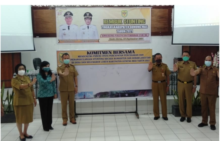 Bupati Gunung Mas, Jaya Samaya Monong, saat membuka kegiatan Rembuk Stunting tingkat Kabupaten Gunung Mas Tahun 2021 di Aula Bappedalitbang, Senin (6/9/2021)