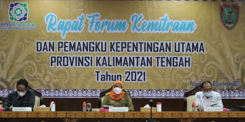 Asisten Administrasi Umum Setda Provinsi Kalteng Lies Fahimah saat menghadiri Forum Kemitraan dan Komunikasi Pemangku Kepentingan Utama Provinsi Kalteng