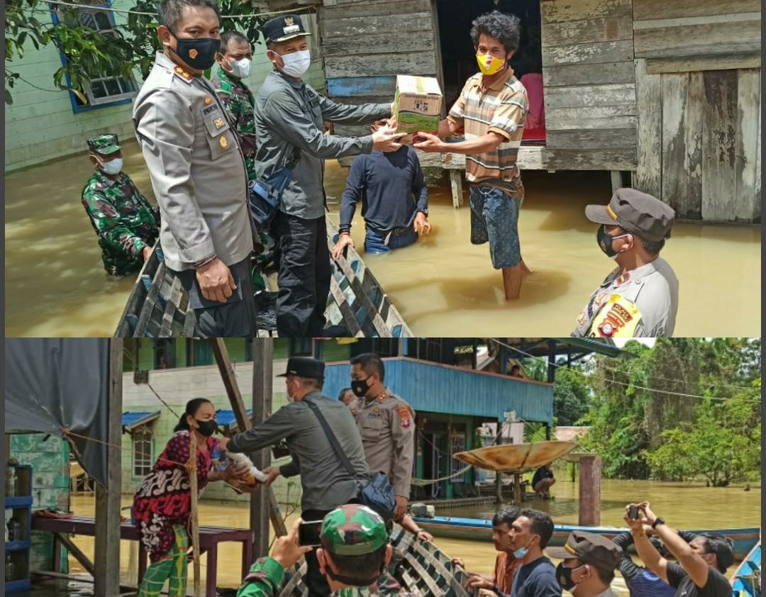 Kapolres Gumas bersama jajaran FKPD Gumas saat meninjau banjir serta memberikan bantuan sembako kepada korban terdampak banjir di Kelurahan Tampang Tumbang Anjir Kecamatan Kurun Kabupaten Gunung Mas, Minggu (5/9/2021)