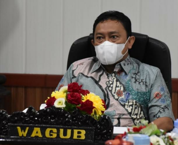 Wakil Gubernur Kalteng H. Edy Pratowo saat menghadiri secara virtual Rapat Koordinasi Pembahasan Monitoring dan Evaluasi PPKM Level 4 di Luar Jawa Bali