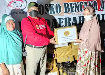 Kabinda Kalteng Brigjen TNI Sinyo memberikan bantuan di Katingan 