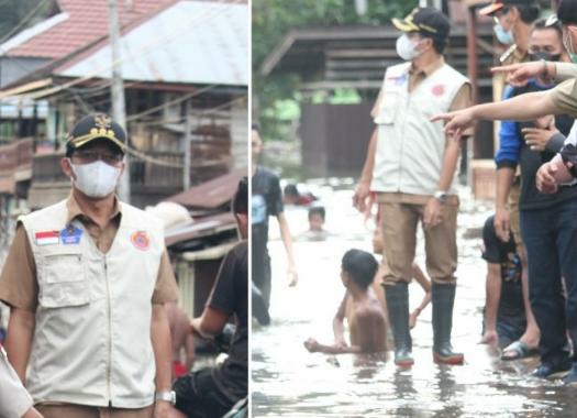 Bupati Murung Raya Perdie M. Yoseph saat meninjau langsung lokasi yang terdampak banjir