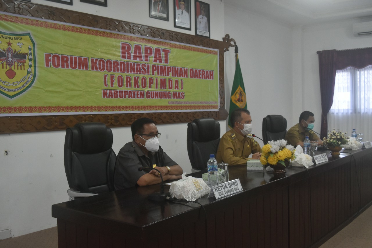 Pemkab Gumas saat menggelar kegiatan rapat tanggap darurat bencana banjir dan tanah longsor di Kabupaten Gunung Mas di ruang rapat lantai 1 kantor Bupati, Selasa (7/9/2021)