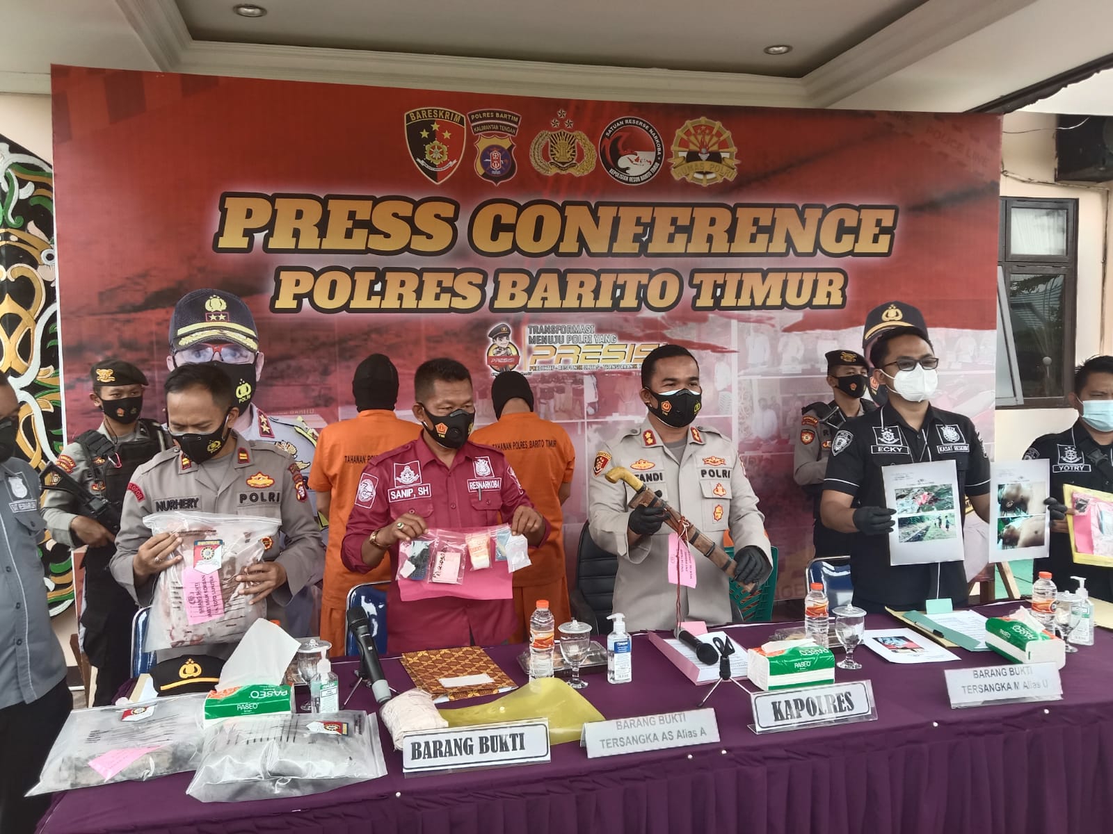 Press Conference di Halaman Mapolres Barito Timur, Senin (13/9/2021)