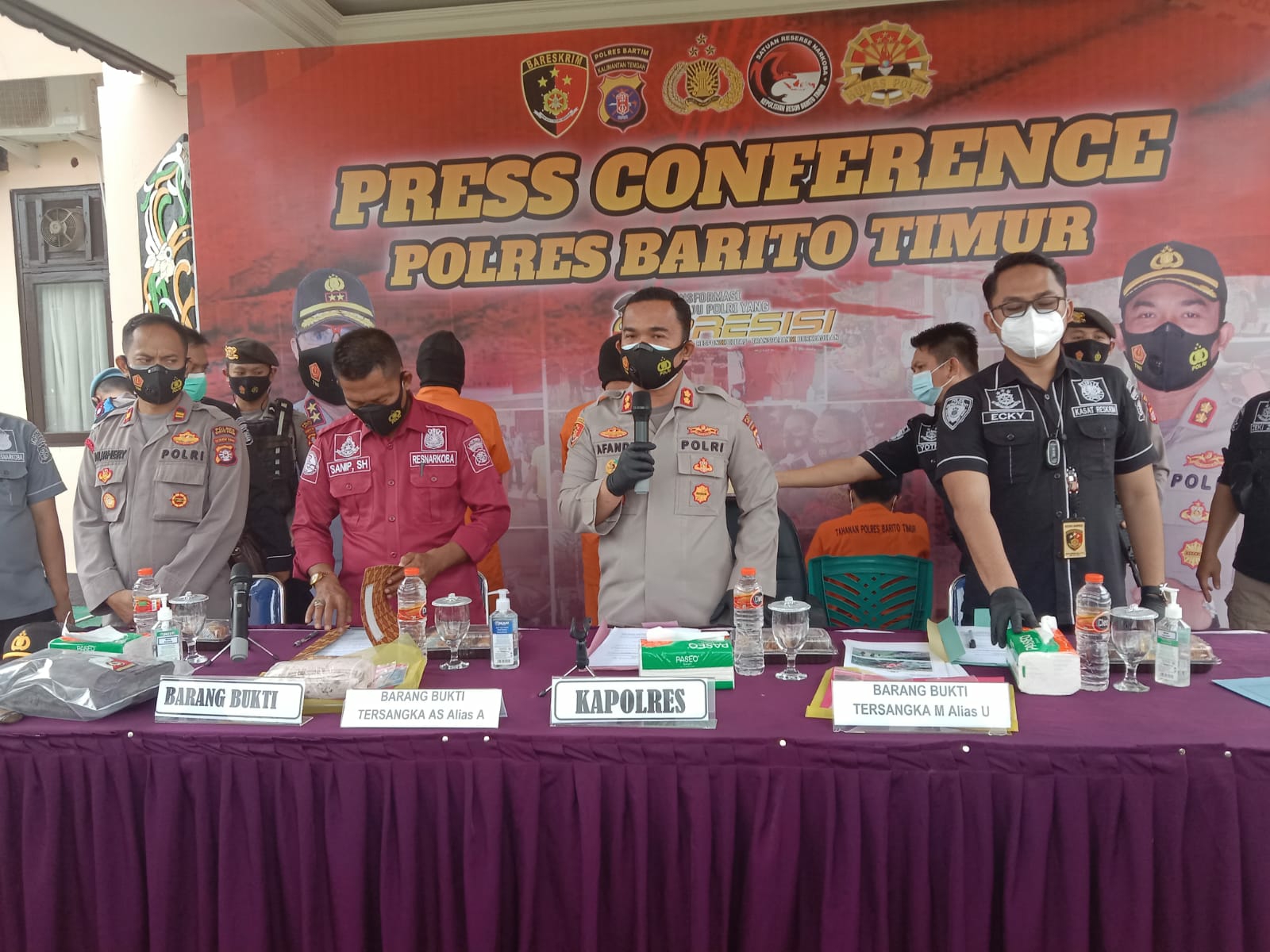 Press Conference di Halaman Mapolres Barito Timur, Senin (13/9/2021)