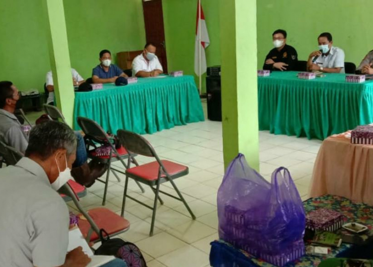 Pertemuan segitiga antara Pemerintah Kecamatan Awang, PT. Ketapang Subur Lestari (KSL) dan warga Rt. 3 Desa Janah Jari yang difasilitasi oleh Kepolisian Resor Barito Timur