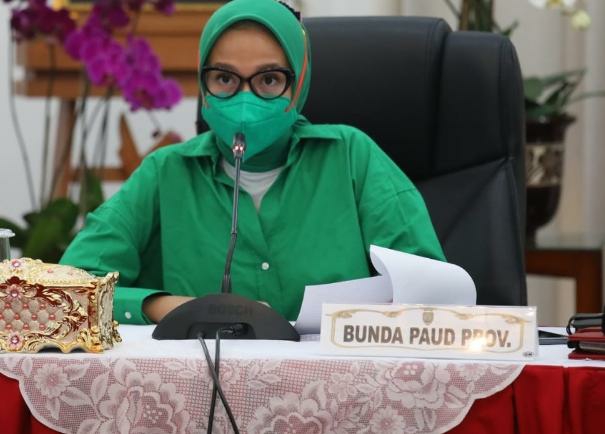 Bunda PAUD Provinsi Kalteng Ivo Sugianto Sabran saat membuka secara resmi Sosialisasi Apresiasi Bunda PAUD Berprestasi & Sosialisasi Penguatan PAUD HI Provinsi Kalteng