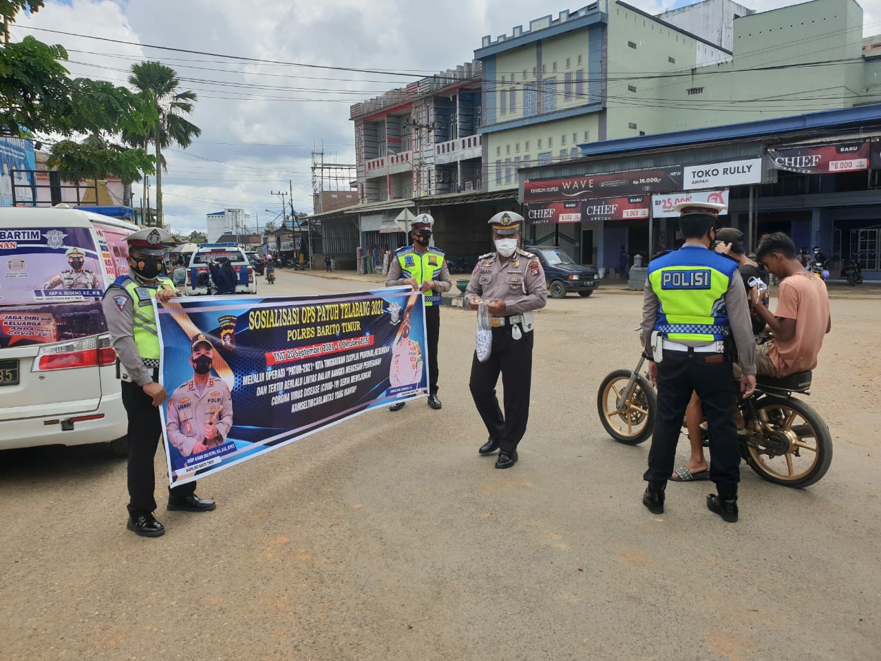 Polres Barito Timur (Bartim) saat melakukan sosialisasi di Bundaran Ampah Ibukota Kecamatan Dusun Tengah