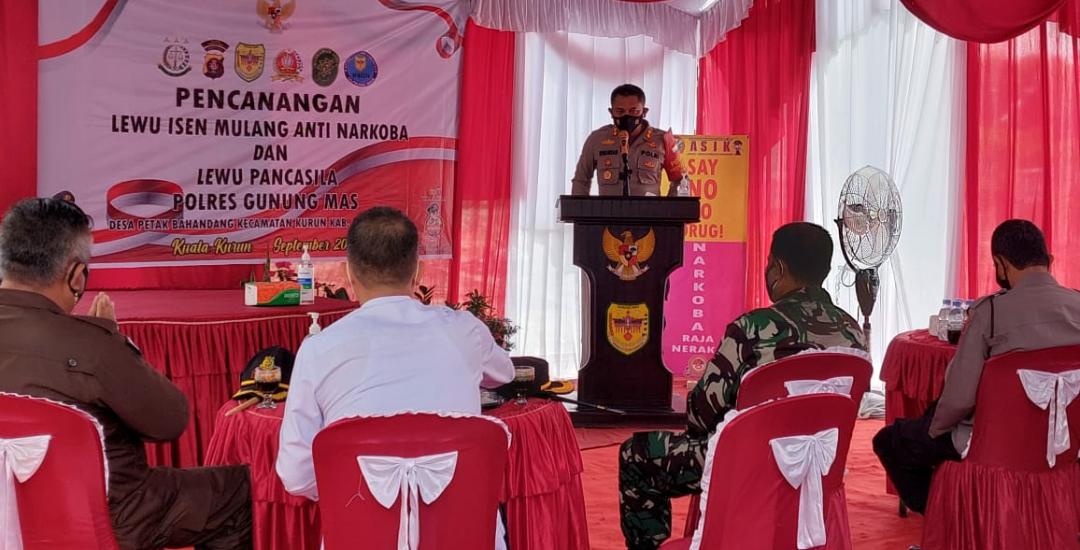 Kapolres Gunung Mas (Gumas) Polda Kalteng AKBP Irwansah, S.I.K., saat me-launching Lewu Isen Mulang Anti Narkoba dan Lewu Pancasila, Rabu (8/9/2021)