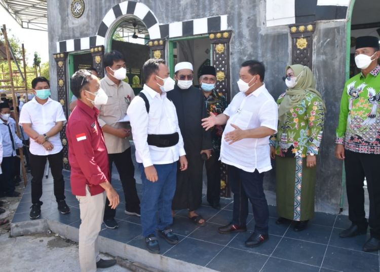 Gubernur Kalteng H. Sugianto Sabran saat berkunjung ke Pondok Pesantren Darul Amin Sampit, Kabupaten Kotawaringin Timur