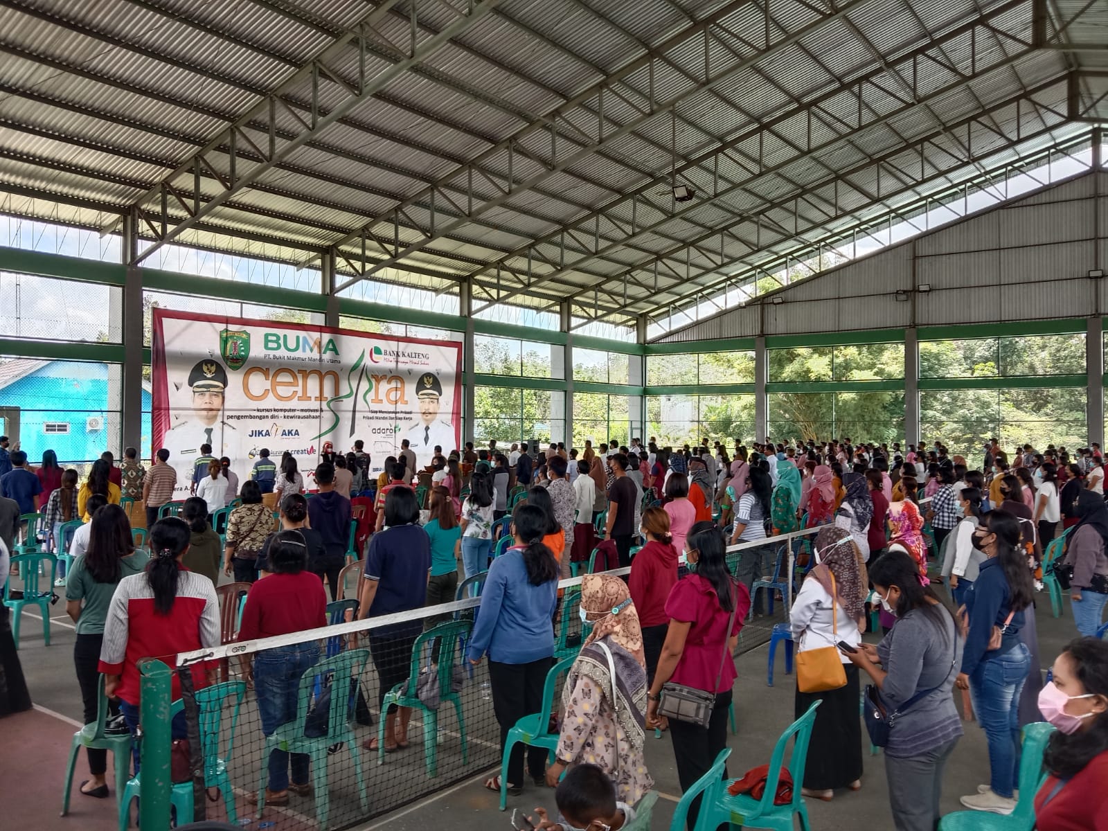 kegiatan pelatihan dengan Program Cemara (Cerdaskan Masyarakat dan Potensi Sumber Daya) di Lapangan Tenis Indoor Tamiang Layang, Senin (27/9/ 2021)