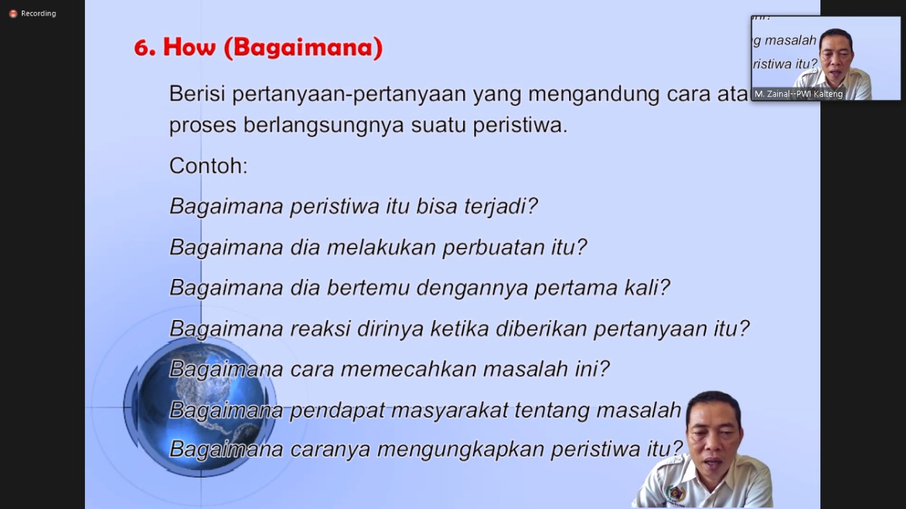 Kegiatan pelatihan jurnalistik, materi penyampaian dari PWI Kalteng