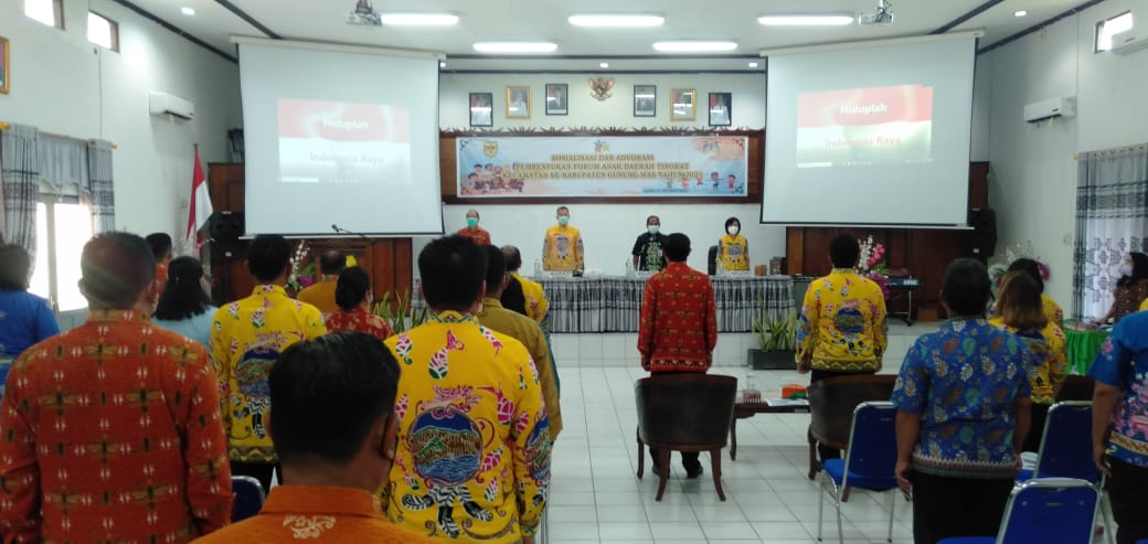 Kegiatan Sosialisasi dan Advokasi Pembentukan Forum Anak Daerah Tingkat Kecamatan se-Kabupaten Gunung Mas di aula Bappedalitbang, Kamis (21/10/2021)