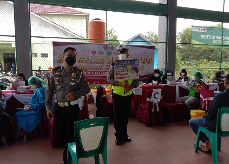 Pelaksanaan vaksinasi gabungan di lapangan Tenis Indoor Tamiang Layang, Kecamatan Dusun Timur, Kabupaten Barito Timur
