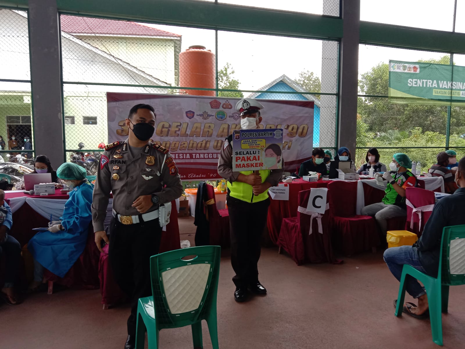 Pelaksanaan vaksinasi gabungan di lapangan Tenis Indoor Tamiang Layang, Kecamatan Dusun Timur, Kabupaten Barito Timur