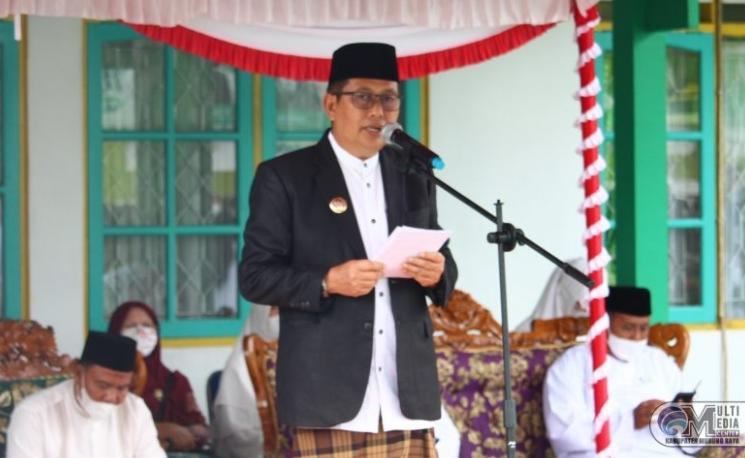 Wakil Bupati (Wabup) Mura Rejikinoor saat menjadi pembina upacara, peringatan Hari Santri Nasional (HSN) 2021, Jumat (22/10/2021)